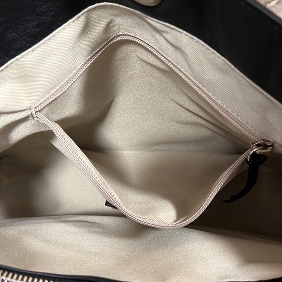 ❣️VALENTINO AUTH by Mario Valentino Luisa Satchel. - Picture 14 of 17